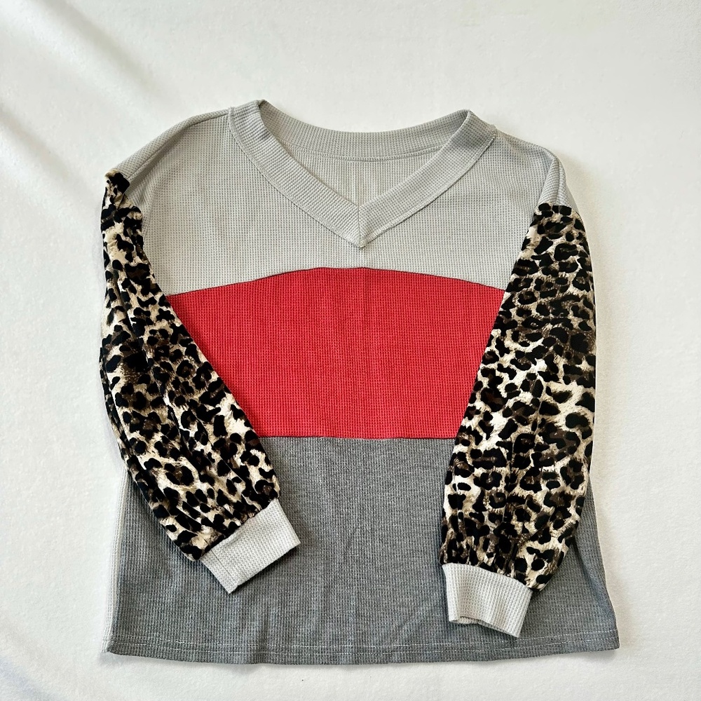 Womens Leopard Color Block Waffle Knit Top Size Large Gray Coral Long Sleeve